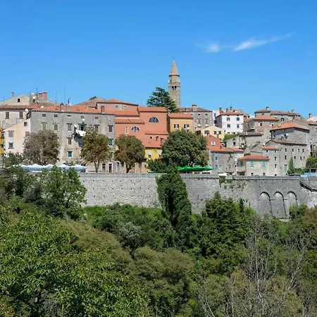 Chiara Villa